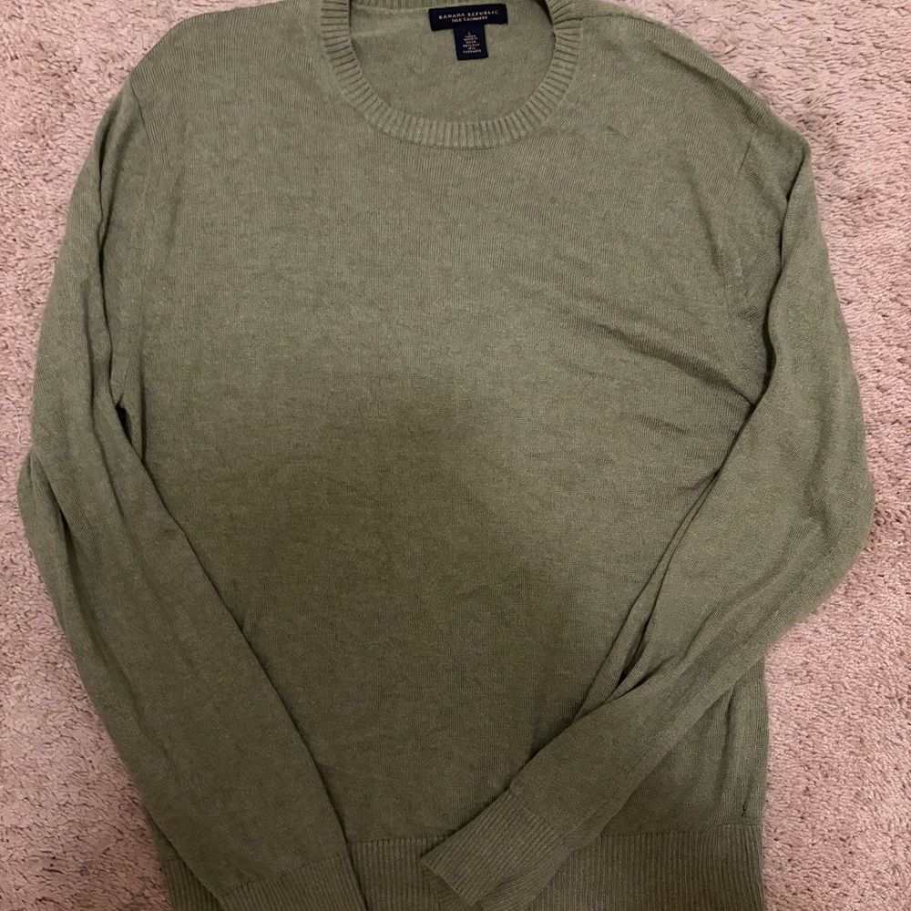 Banana Republic cashmere Olive Crewneck Sweater